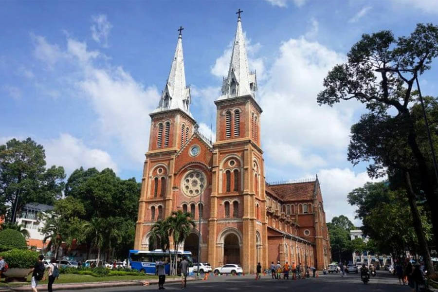 Nhà thờ Đức Bà - Điểm du lịch nổi tiếng Sài Gòn