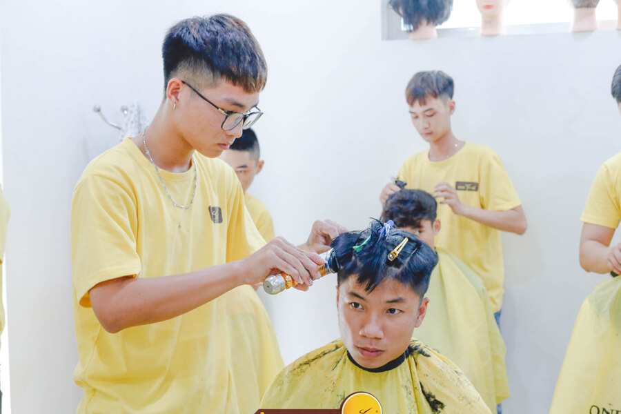 Địa chỉ đào tạo cắt tóc hàng đầu tại TPHCM