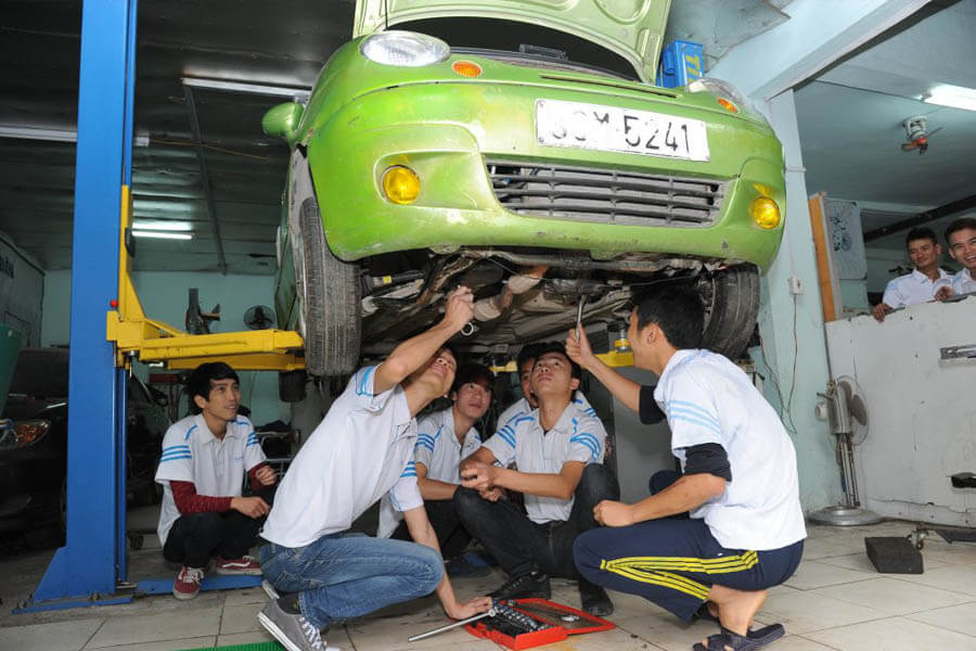 Địa chỉ dạy sửa chữa ô tô uy tín tại TPHCM